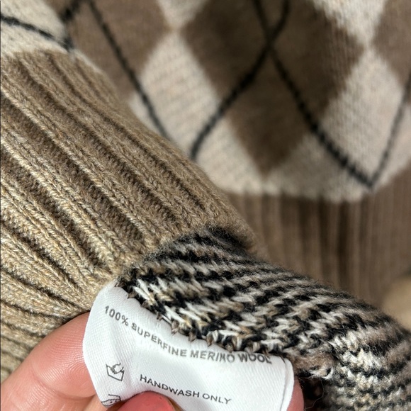 Classic Merino wool Sweater Vest in Brown and White - Picture 10 of 13